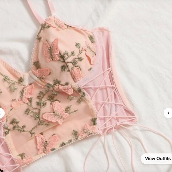 SHEIN Qutie Embroidery Appliques Detail Cami Top - Picture 6 of 7